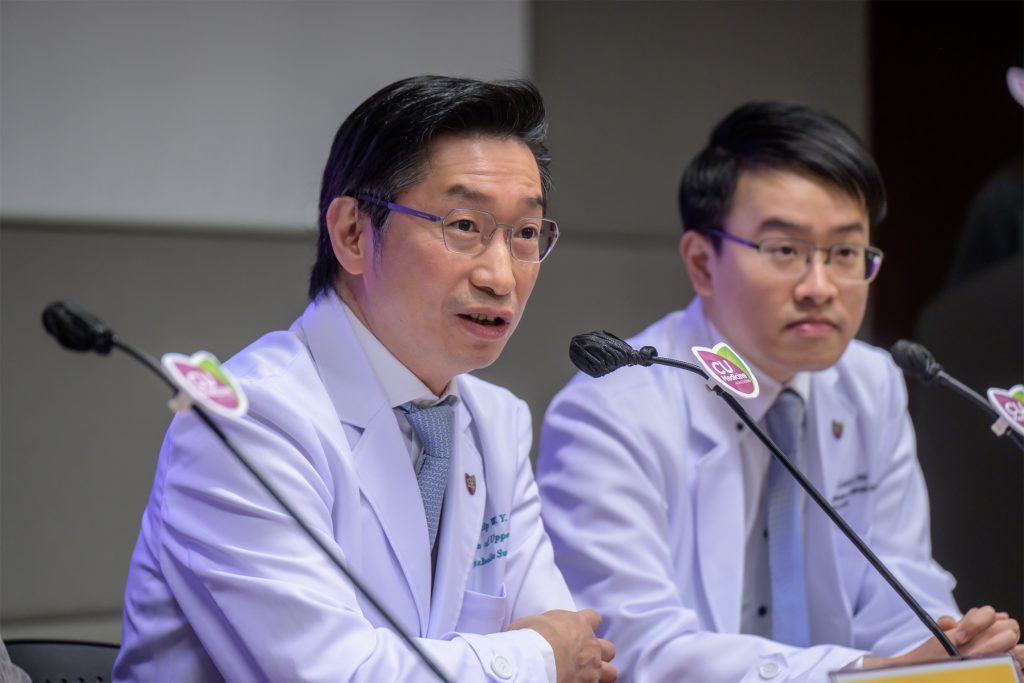 趙偉仁教授（左）表示，AI技術在醫學應用上擔當輔助的角色，有助提升診治成效，但最重要的還是醫生的經驗及專業判斷。