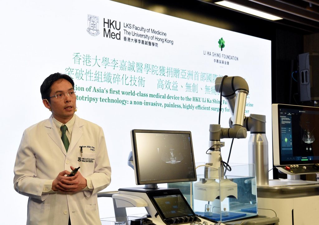 Professor Albert Chan Chi-yan is enthusiastic about the pioneering histotripsy technology. He will lead clinical trials for 20 liver patients at Queen Mary Hospital. 陳智仁教授很高興港大醫學院率先引進這項開創性超聲波組織碎化技術，將領導第一代臨床研究，於瑪麗醫院為20位肝癌患者進行這項嶄新臨床治療。