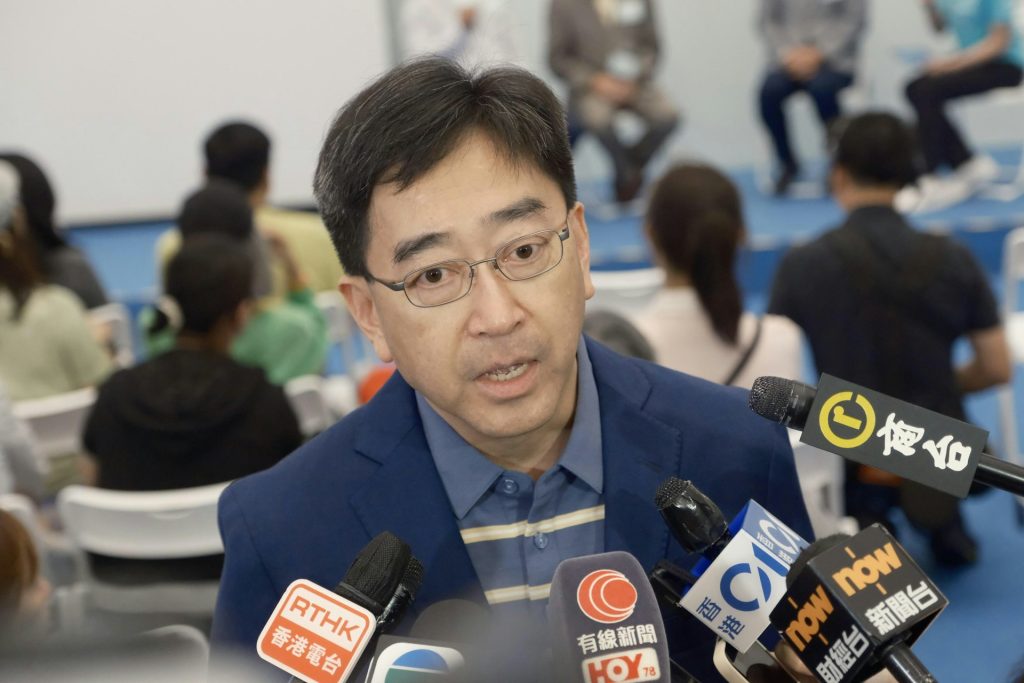 前食衛局局長高永文表期望當內地製藥技術「成熟爆發」後，香港能引入價錢較相宜的內地藥物，外國藥廠亦會為保持競爭力而降價。